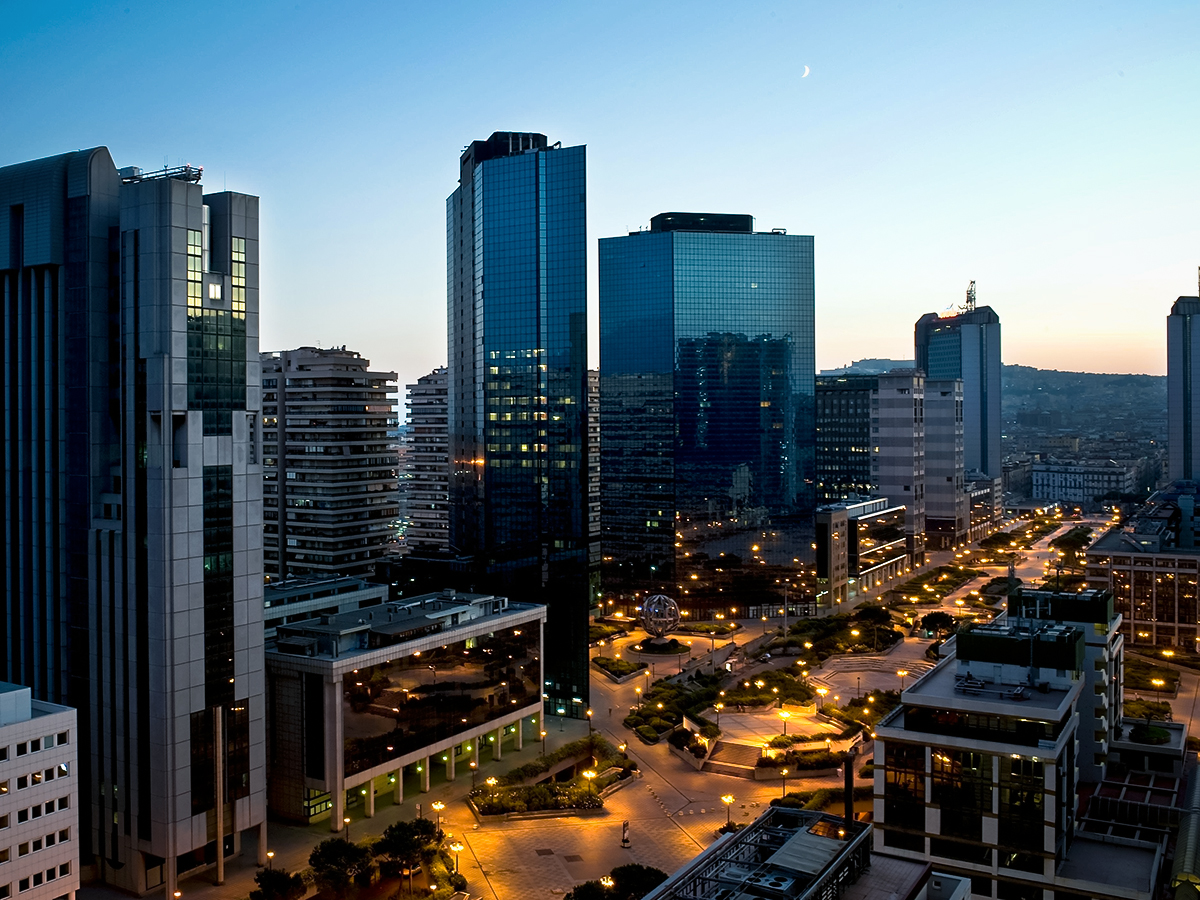 Centro Direzionale di Napoli con il Vesuvio sullo sfondo - sede dello Studio Legale AR Avvocati